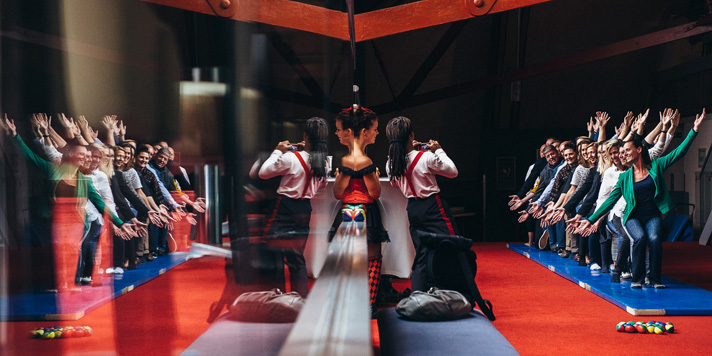 Onze circusworkshops dragen bij aan samenwerken en onderling plezier
