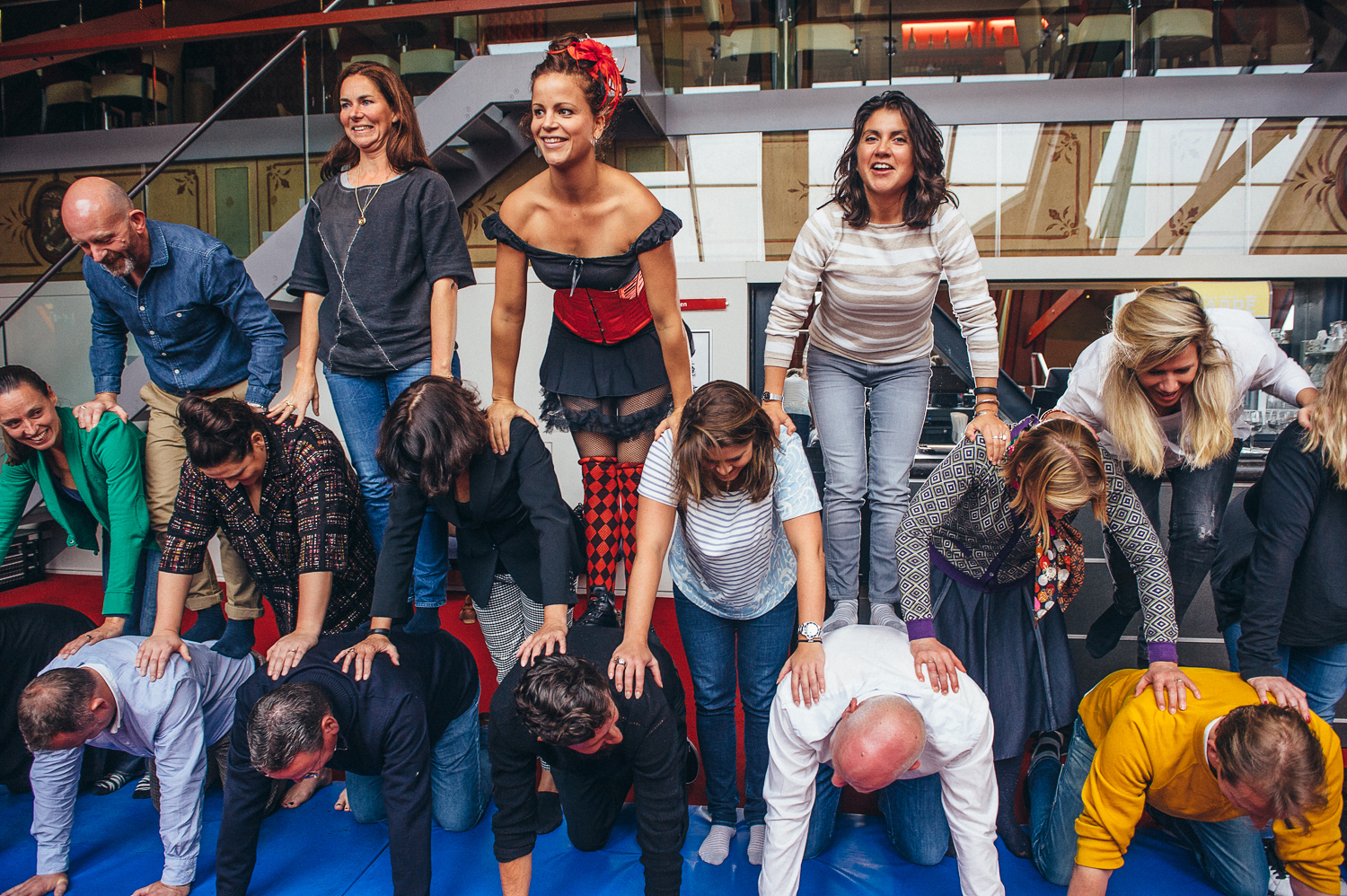 Circusworkshop Samen naar grotere hoogtes in Koninklijk Theater Carre met hulp van Duo Musa